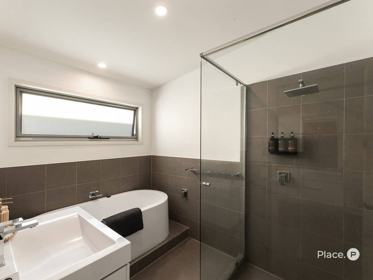 129 Macrossan Avenue, Norman Park - Thumbnail 14