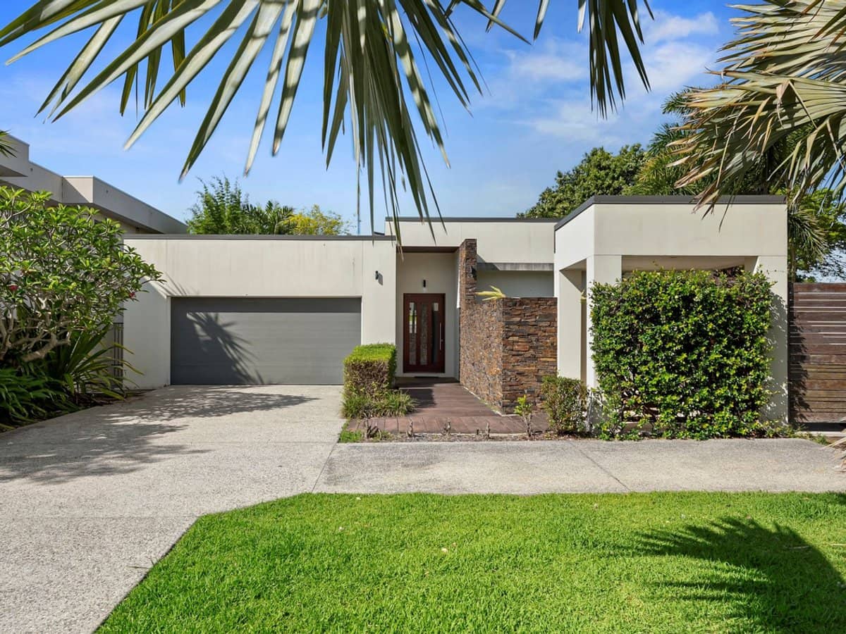 3034 Forest Hills Drive, SANCTUARY COVE - Thumbnail 2