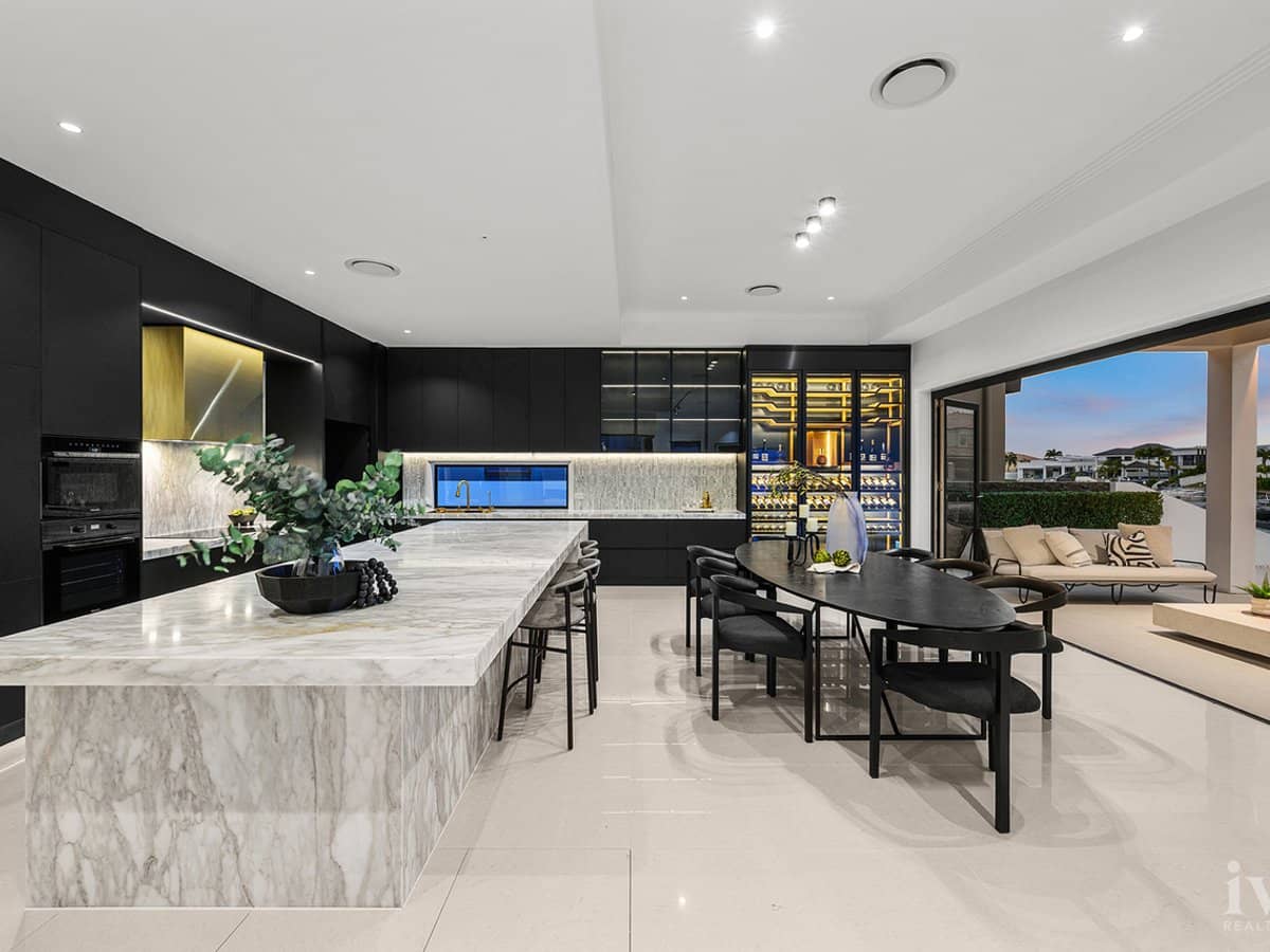 5 Royal Albert Crescent, Sovereign Islands - Thumbnail 1