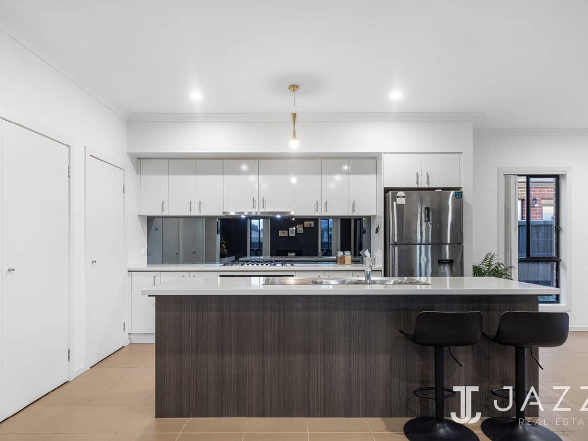 24 Spectacle Crescent, POINT COOK - Thumbnail 5