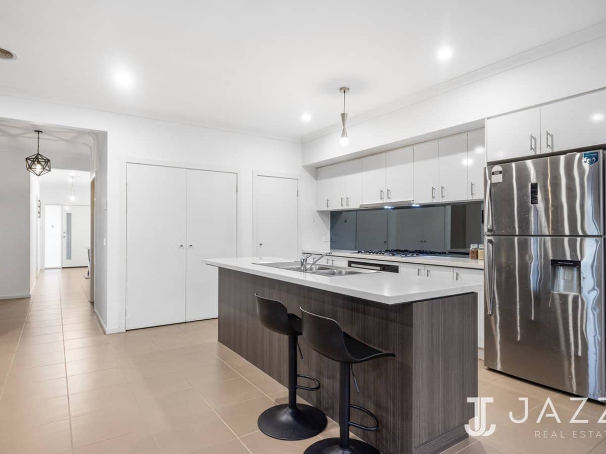 24 Spectacle Crescent, POINT COOK - Thumbnail 6