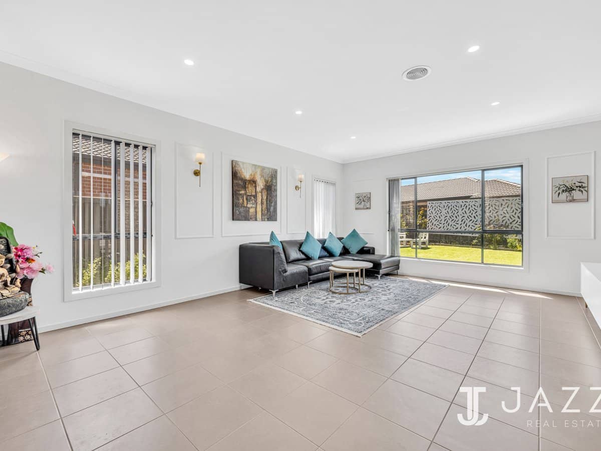 24 Spectacle Crescent, POINT COOK - Thumbnail 7