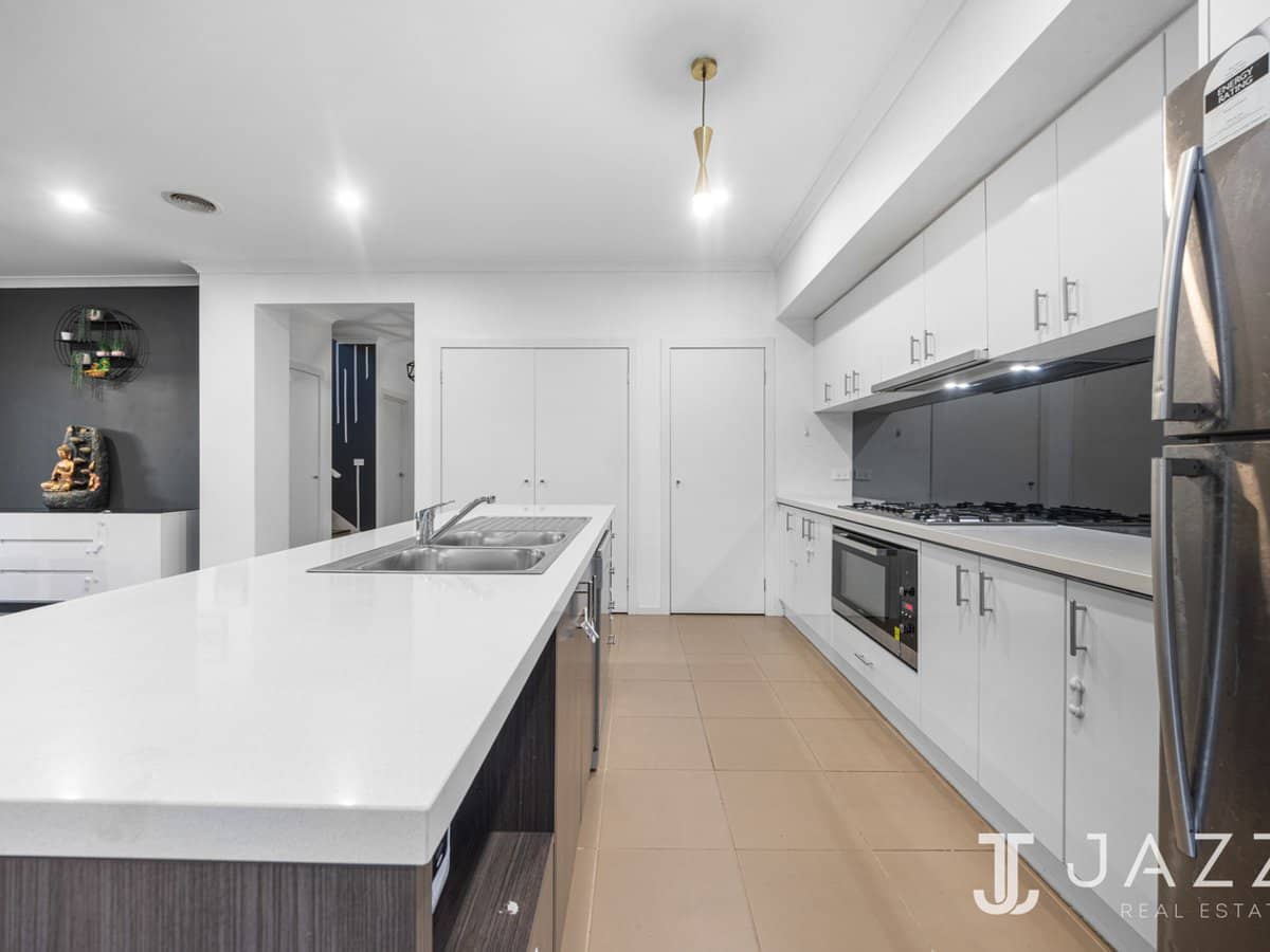 24 Spectacle Crescent, POINT COOK - Thumbnail 8