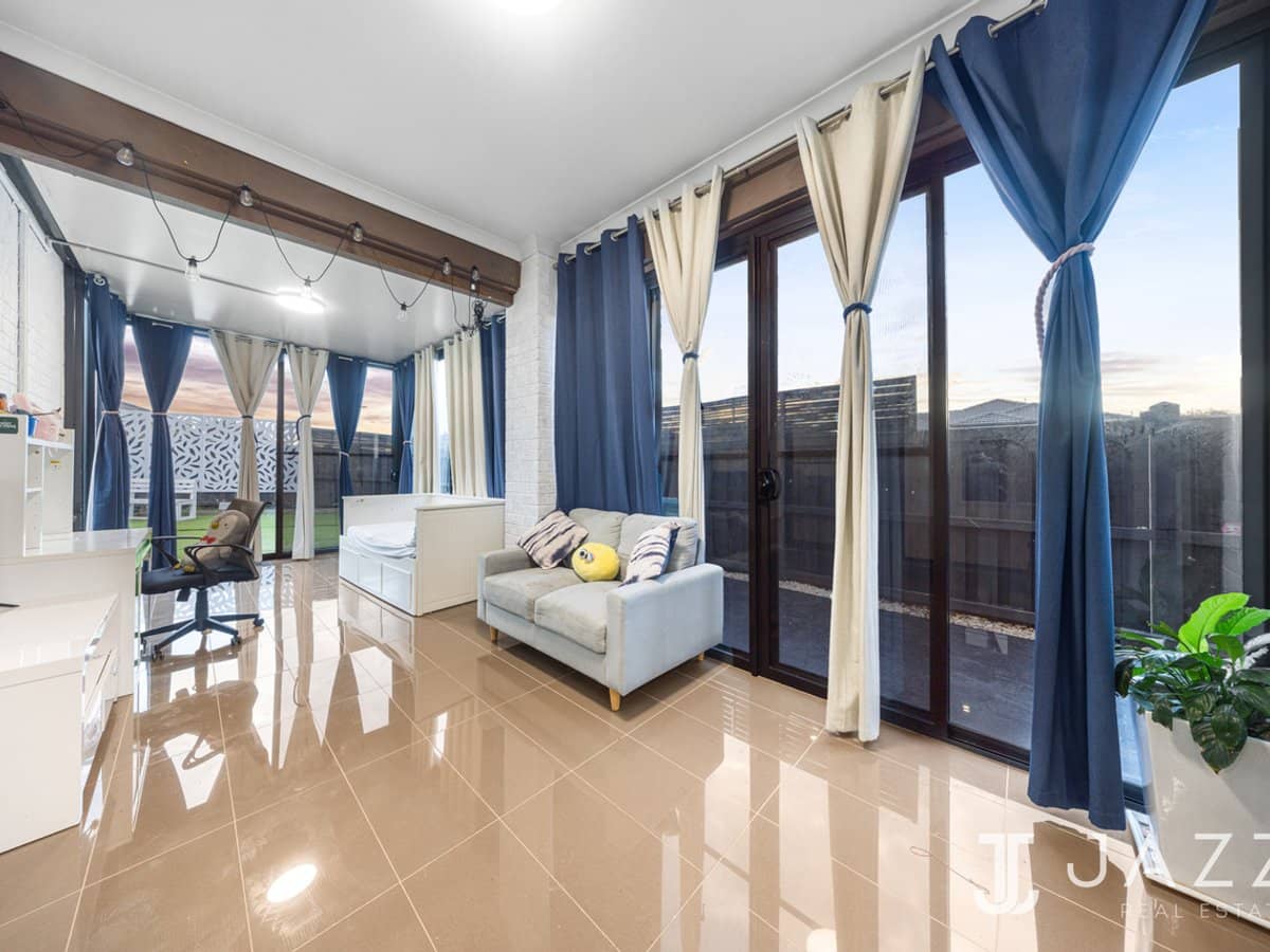 24 Spectacle Crescent, POINT COOK - Thumbnail 12