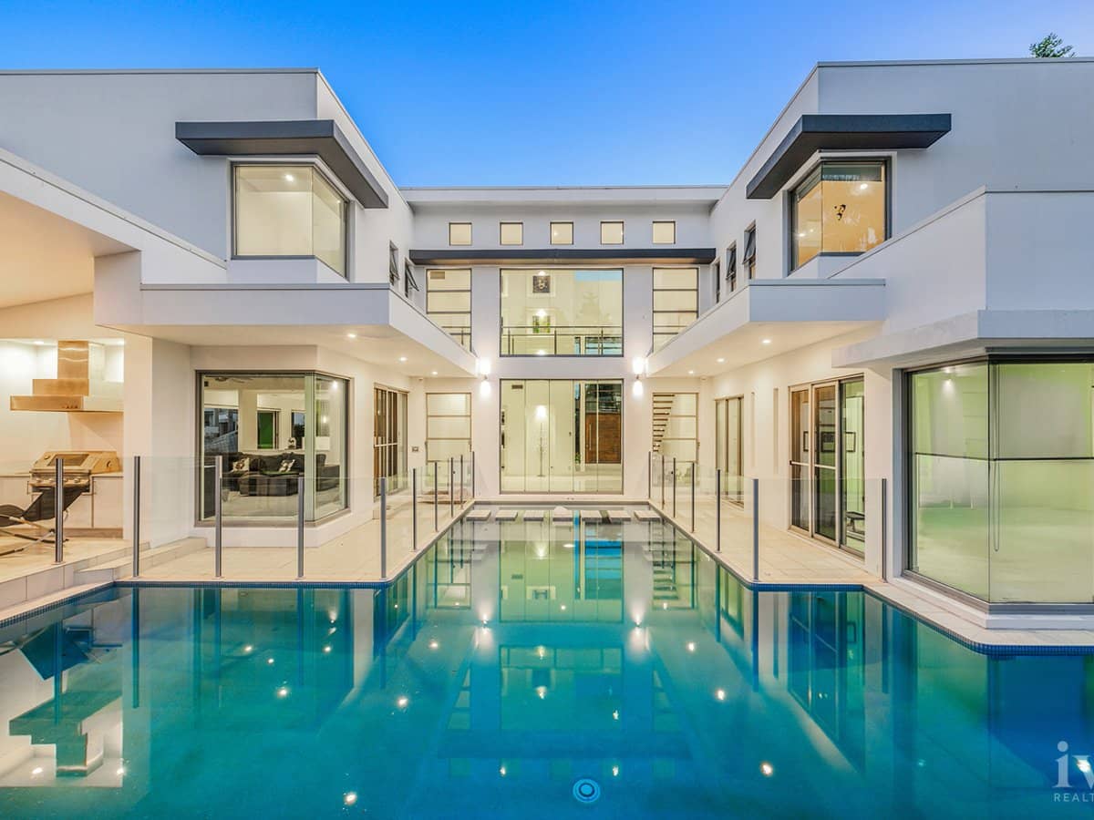 2-4 Royal Albert Crescent, Sovereign Islands - Thumbnail 2