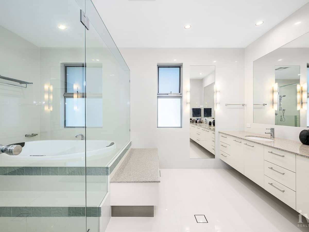 2-4 Royal Albert Crescent, Sovereign Islands - Thumbnail 18