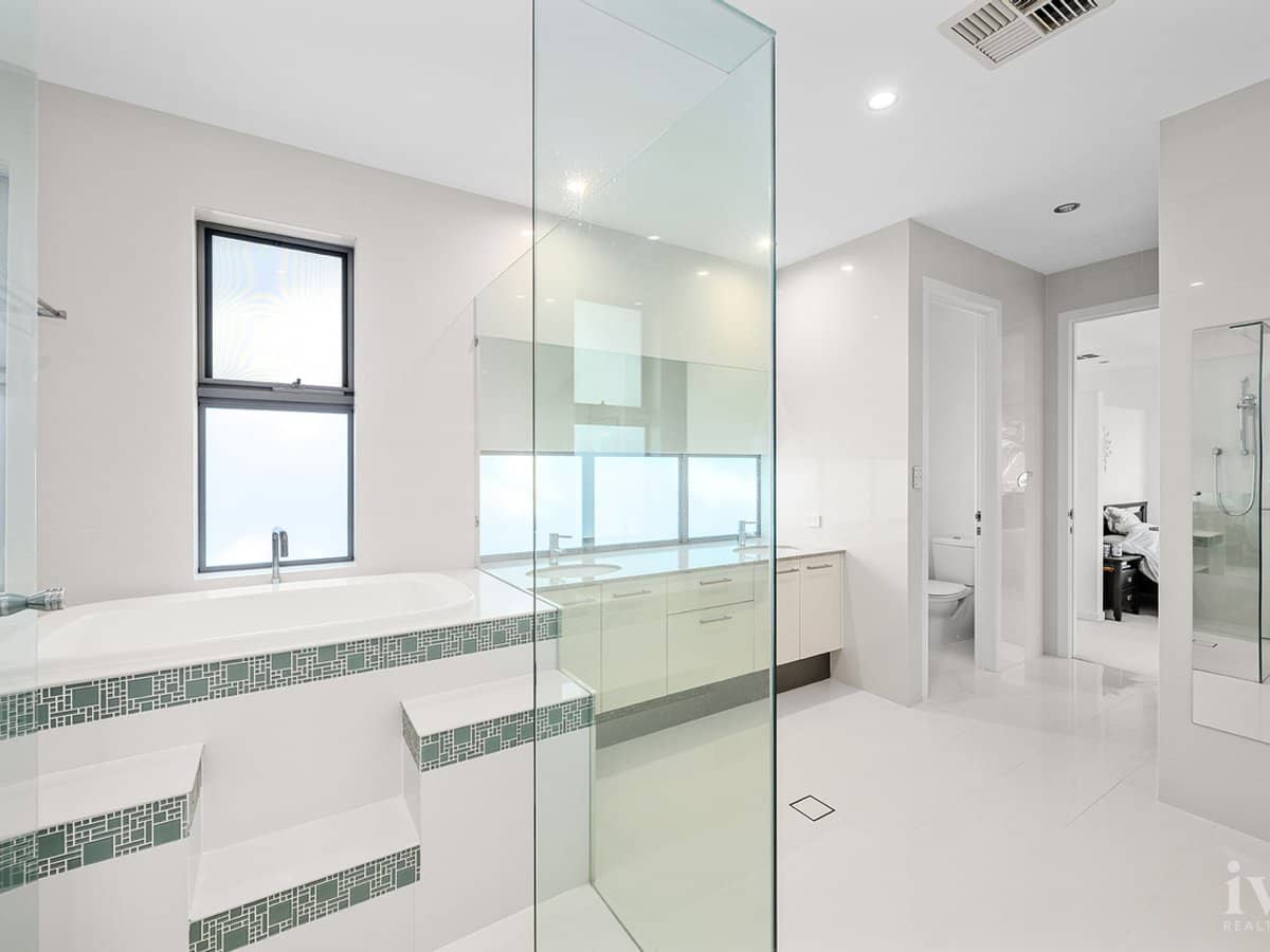 2-4 Royal Albert Crescent, Sovereign Islands - Thumbnail 20