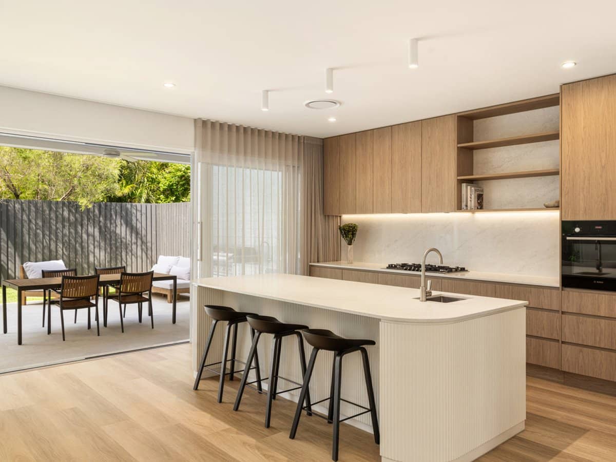 5 Embie Street, Holland Park West - Thumbnail 2