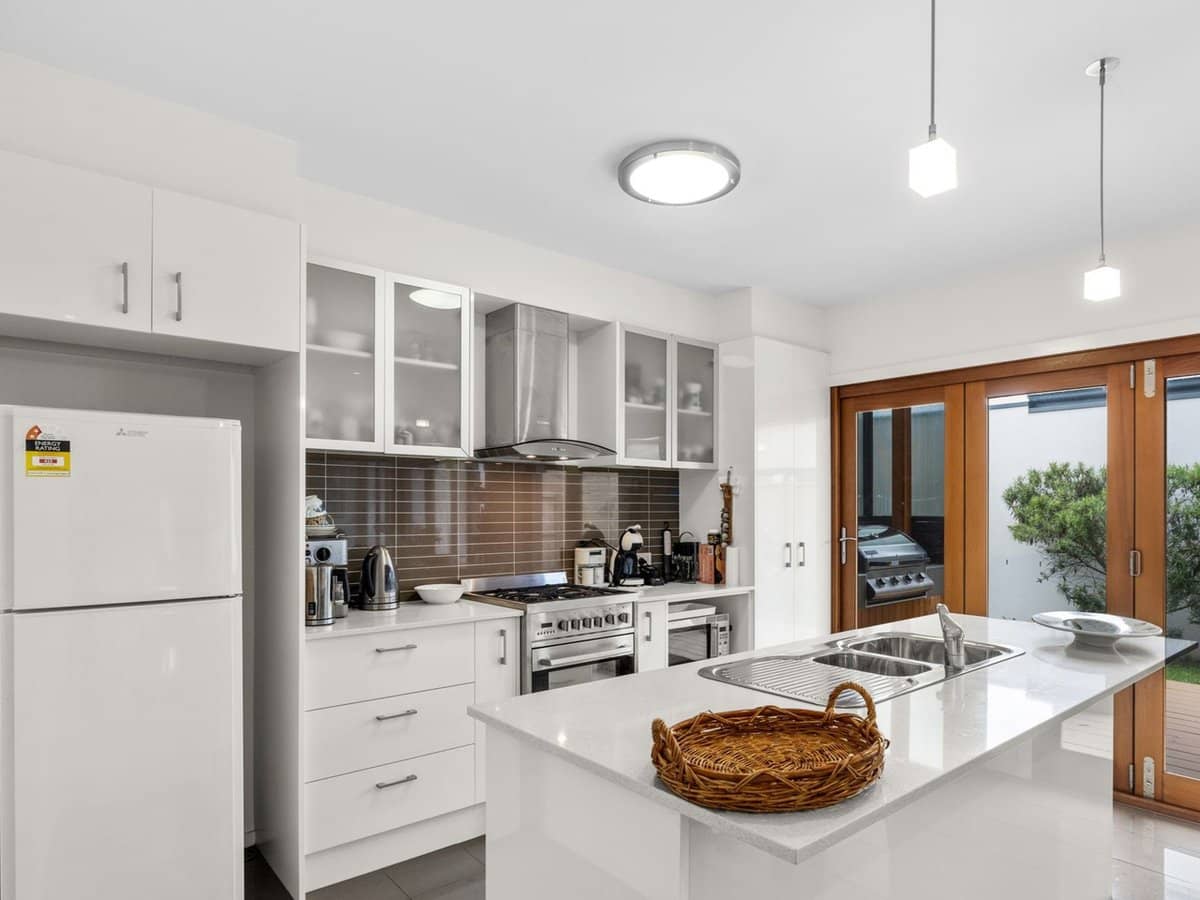 8 Lobelia Lane, COWES - Thumbnail 6