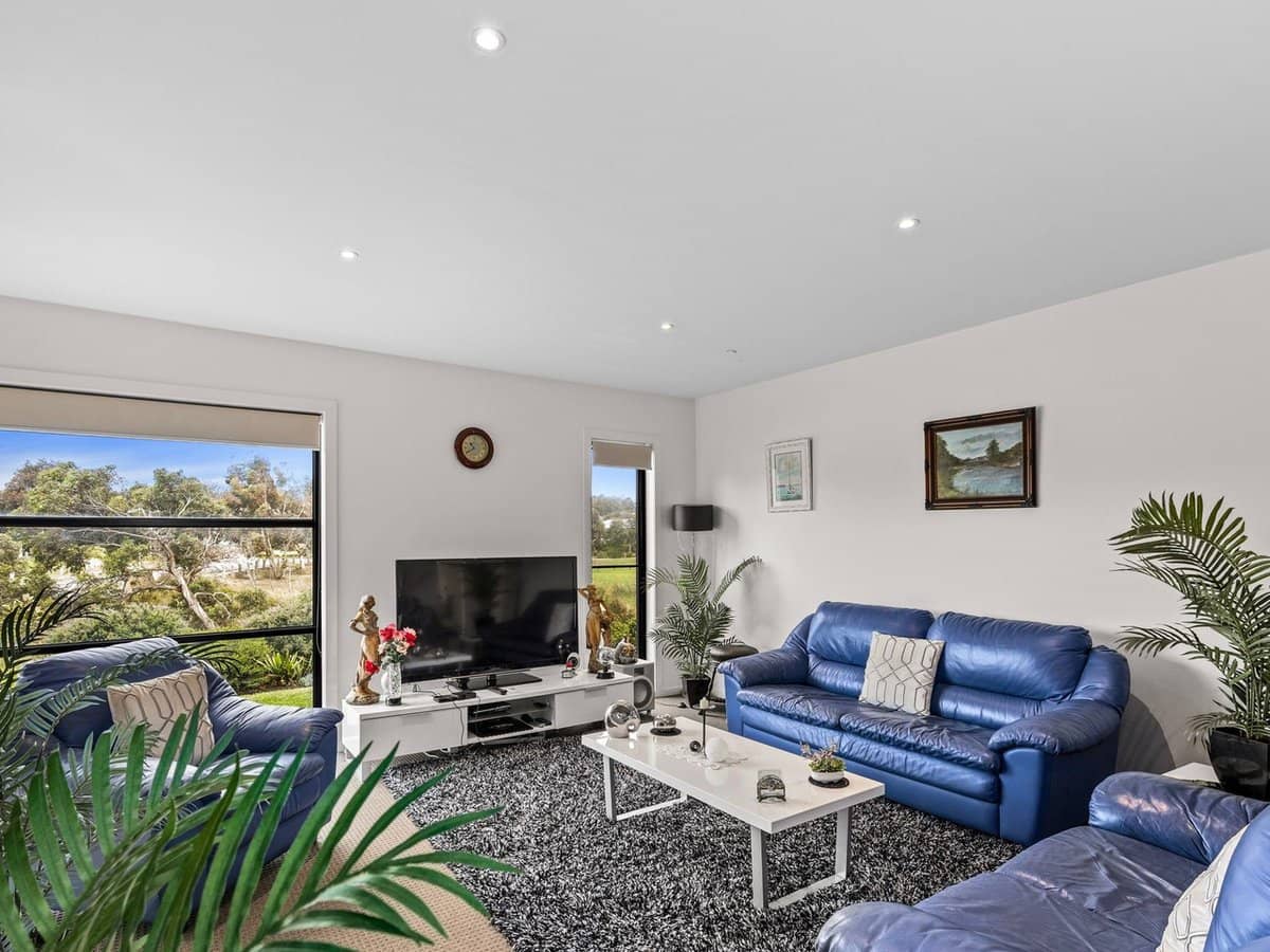 8 Lobelia Lane, COWES - Thumbnail 12