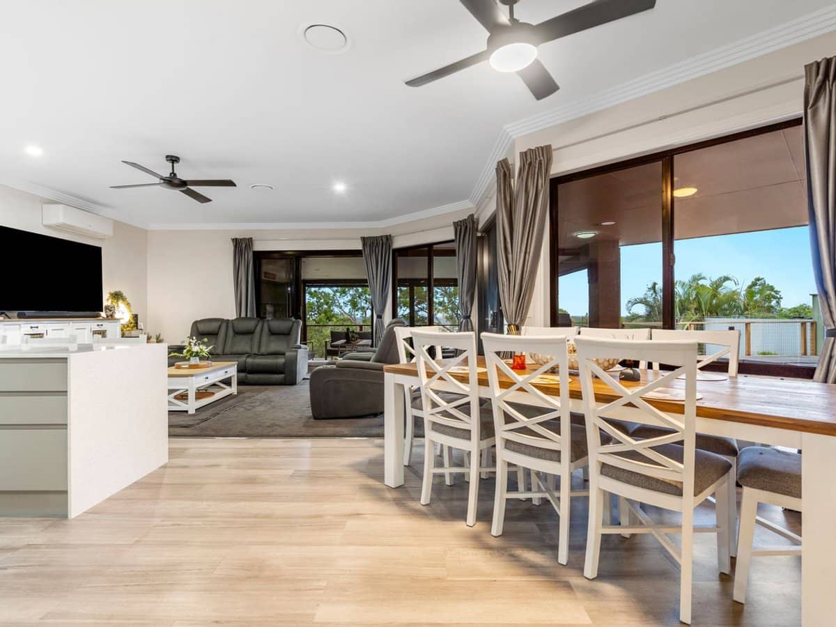 77 Highvale Drive, HELENSVALE - Thumbnail 3