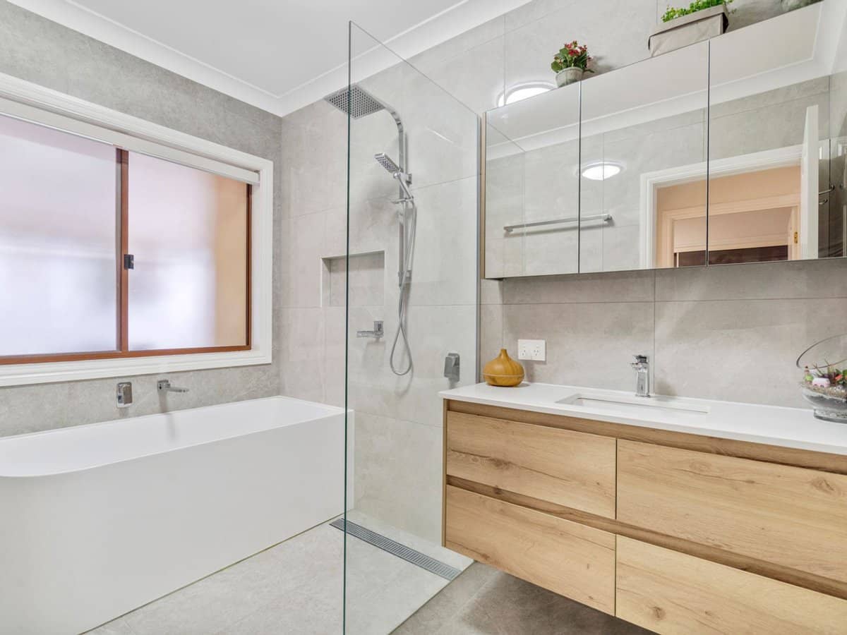 77 Highvale Drive, HELENSVALE - Thumbnail 12