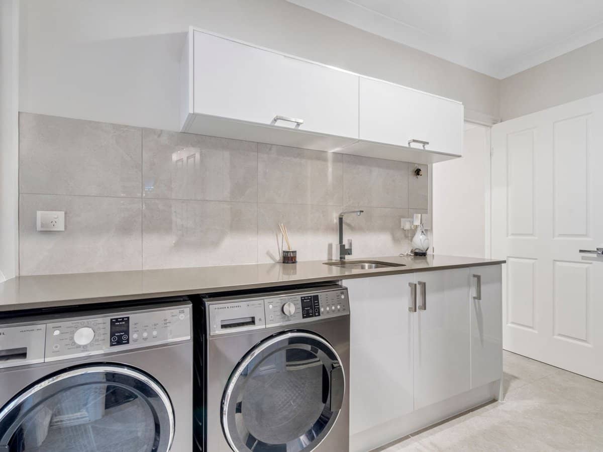 77 Highvale Drive, HELENSVALE - Thumbnail 13