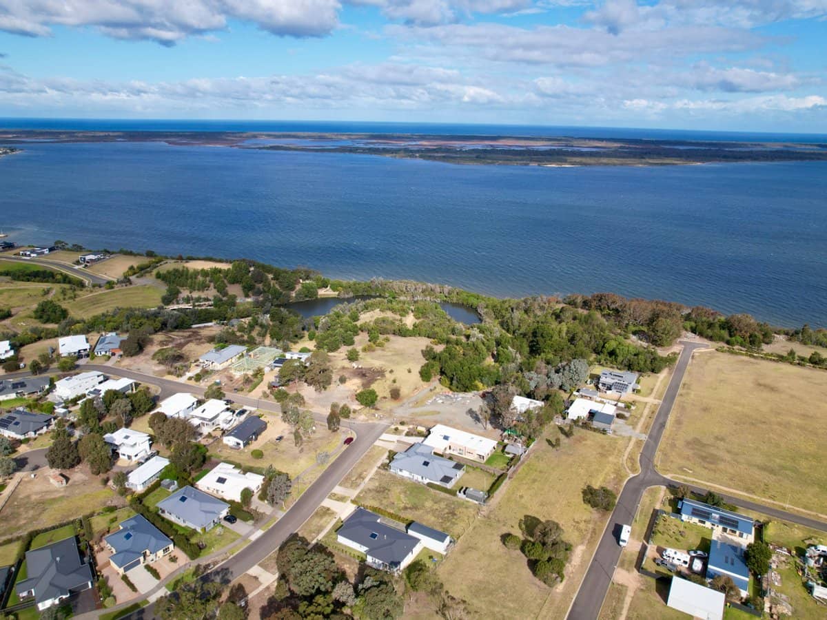 156 Kings Cove Boulevard, METUNG - Thumbnail 3