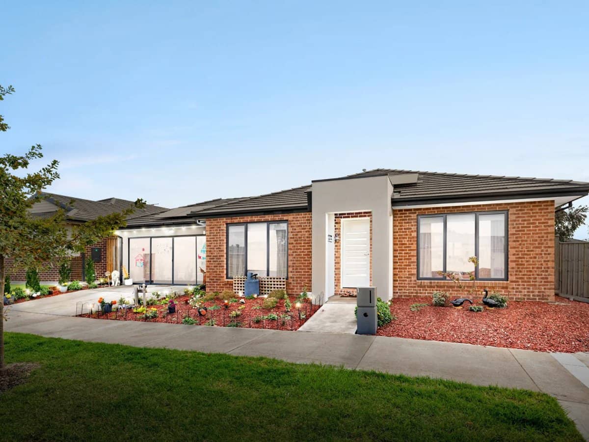 1 Medlar Avenue, MANOR LAKES - Thumbnail 1