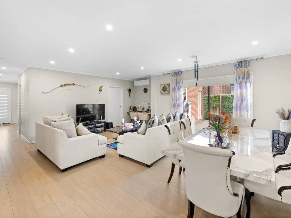 1 Medlar Avenue, MANOR LAKES - Thumbnail 3