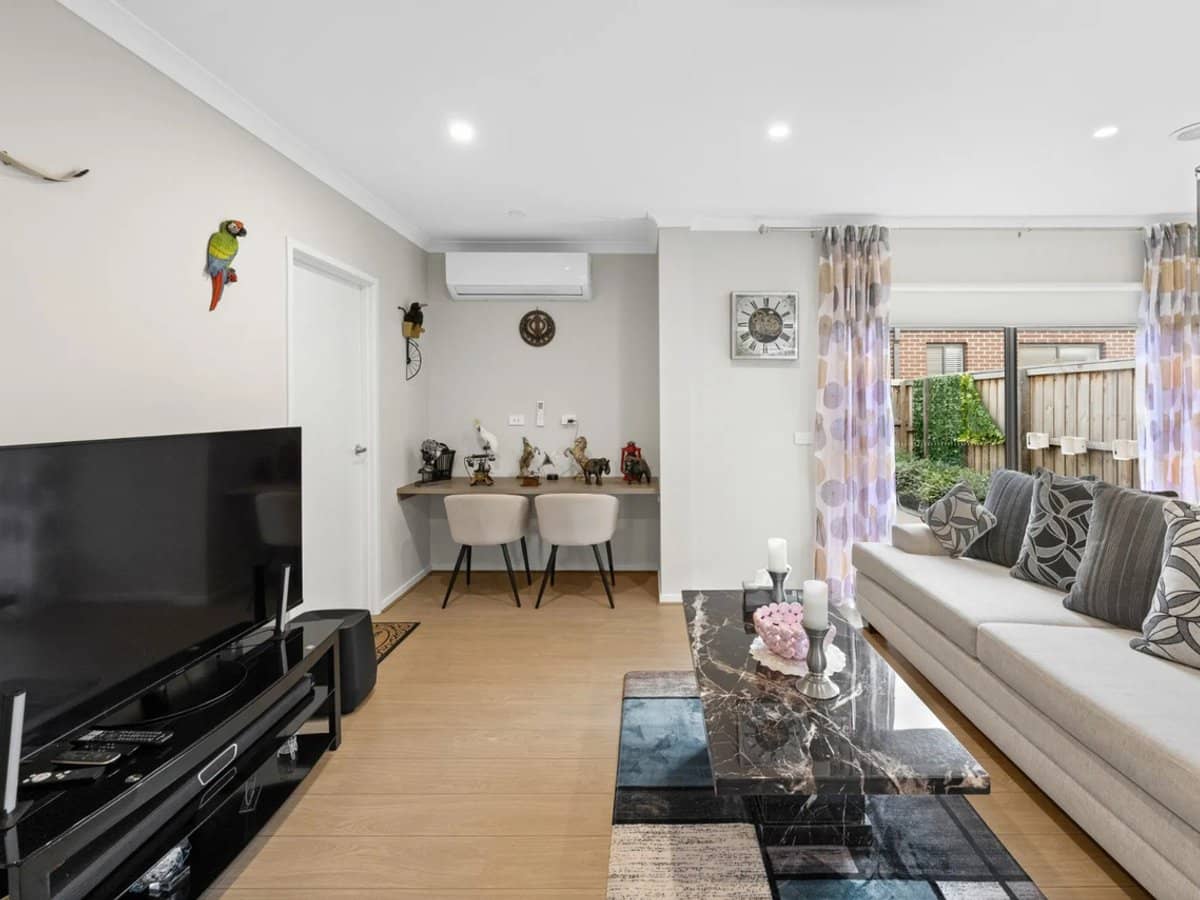 1 Medlar Avenue, MANOR LAKES - Thumbnail 4