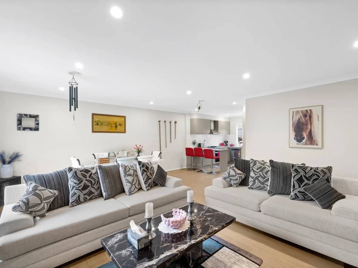 1 Medlar Avenue, MANOR LAKES - Thumbnail 5