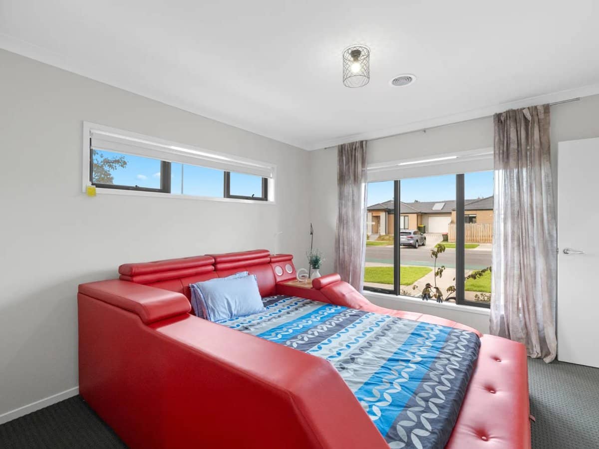 1 Medlar Avenue, MANOR LAKES - Thumbnail 6