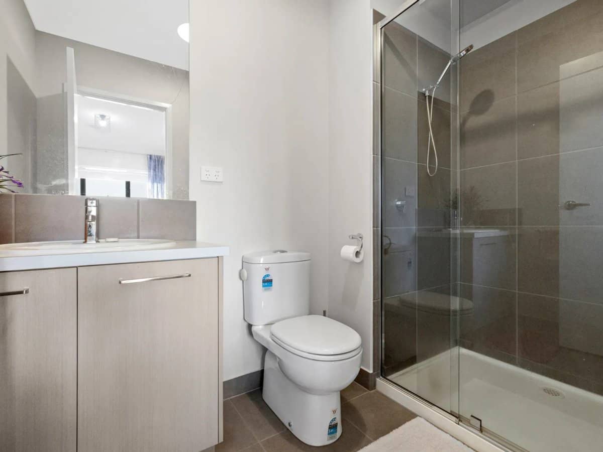 1 Medlar Avenue, MANOR LAKES - Thumbnail 7