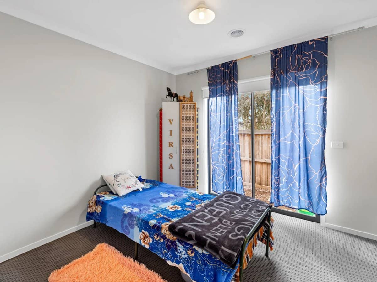 1 Medlar Avenue, MANOR LAKES - Thumbnail 8