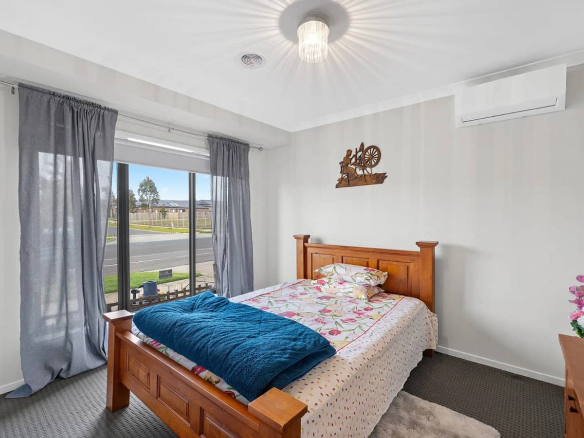1 Medlar Avenue, MANOR LAKES - Thumbnail 9