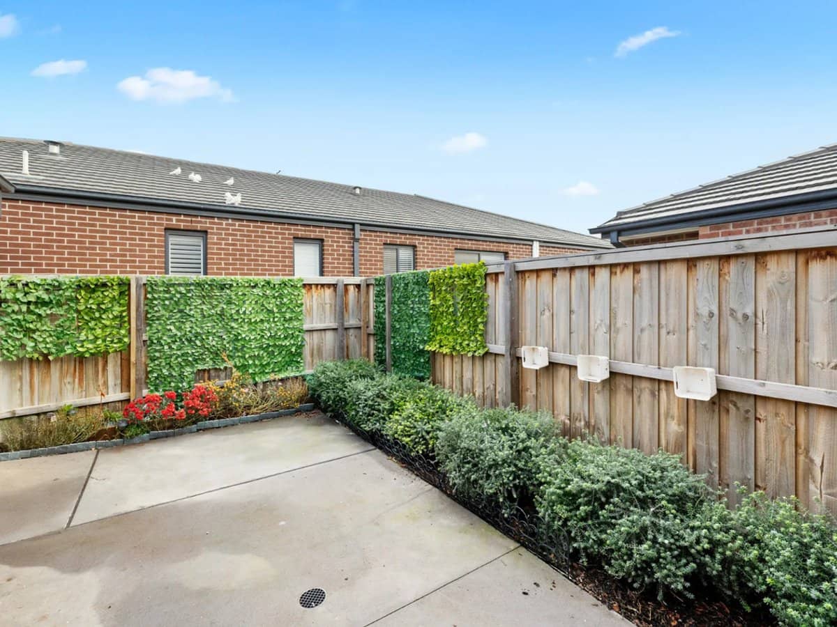 1 Medlar Avenue, MANOR LAKES - Thumbnail 12