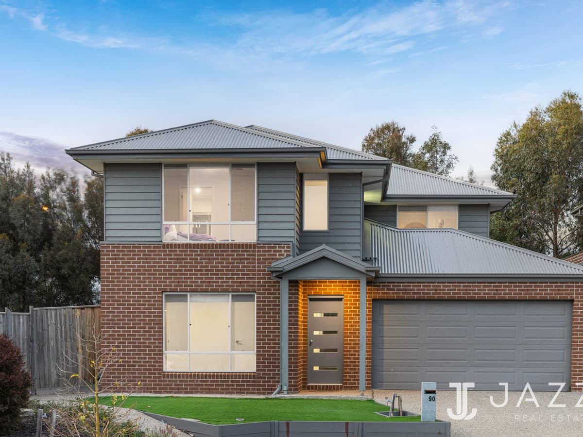 90 Bruckner Drive, POINT COOK - Thumbnail 2