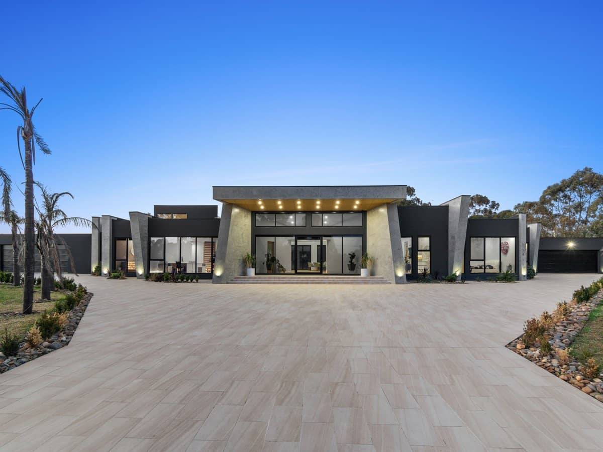 1190 Somerton Road, OAKLANDS JUNCTION - Thumbnail 1