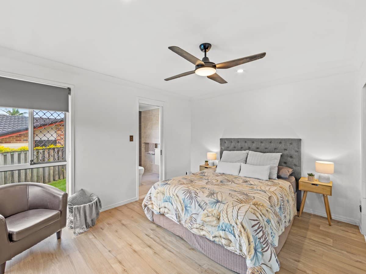 5 Flint Court, PACIFIC PINES - Thumbnail 3