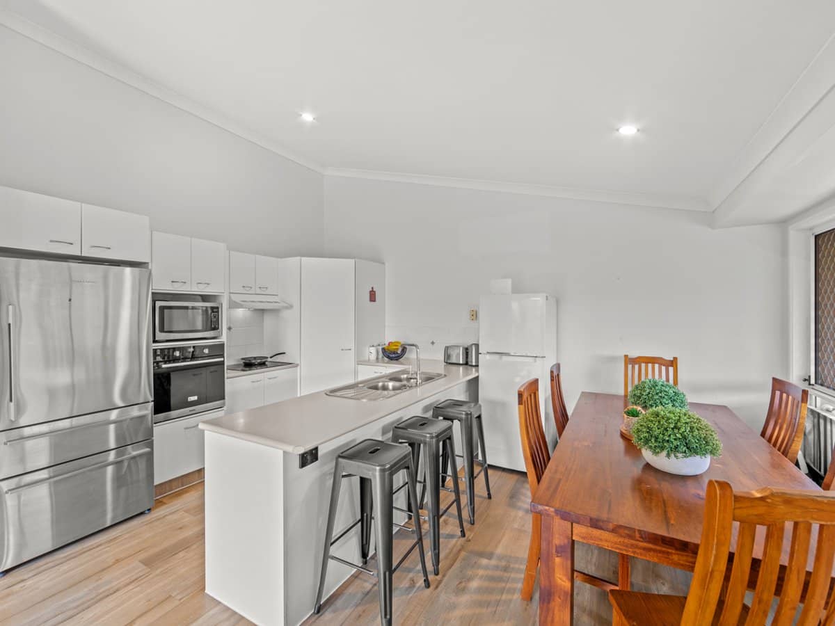 5 Flint Court, PACIFIC PINES - Thumbnail 9