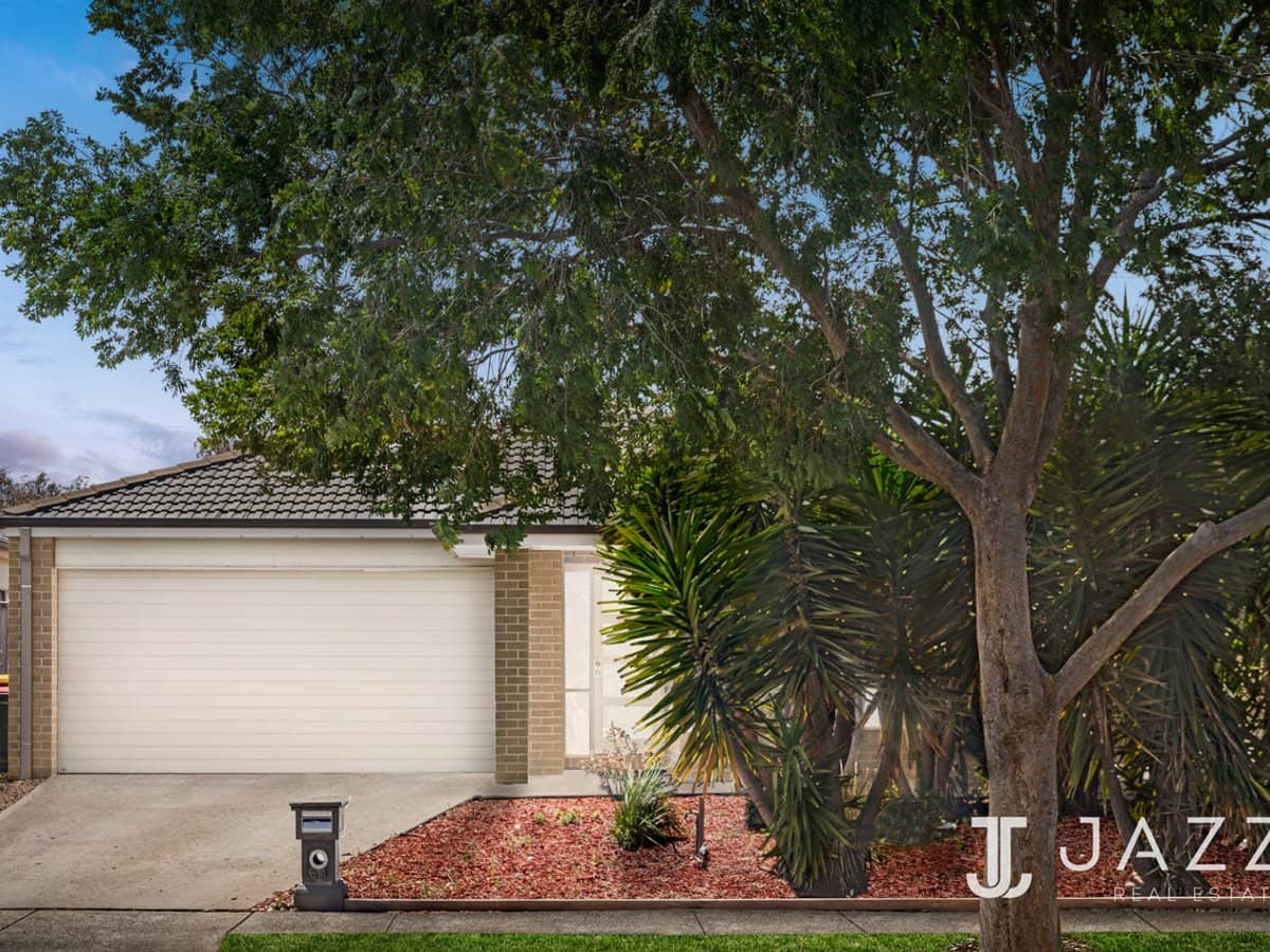 64 Fongeo Drive, POINT COOK - Thumbnail 2