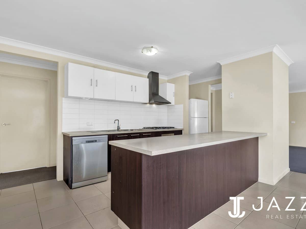 64 Fongeo Drive, POINT COOK - Thumbnail 6