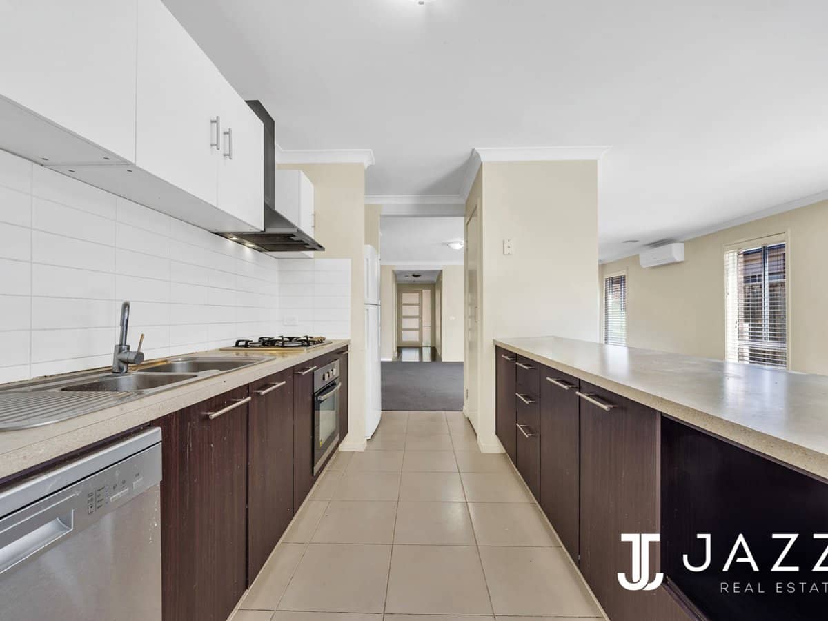 64 Fongeo Drive, POINT COOK - Thumbnail 7