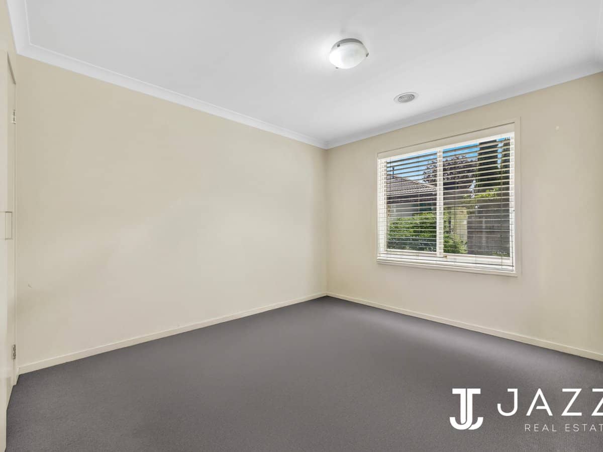 64 Fongeo Drive, POINT COOK - Thumbnail 8