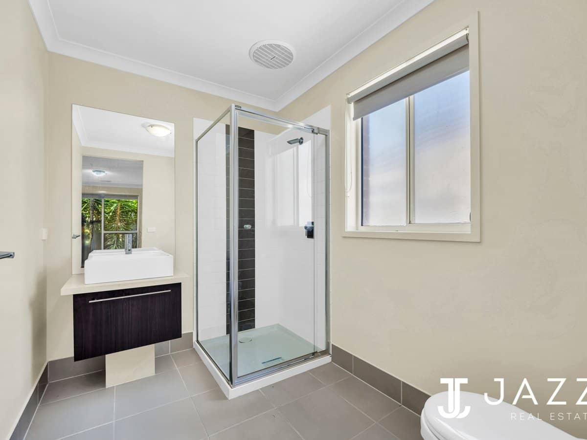 64 Fongeo Drive, POINT COOK - Thumbnail 12