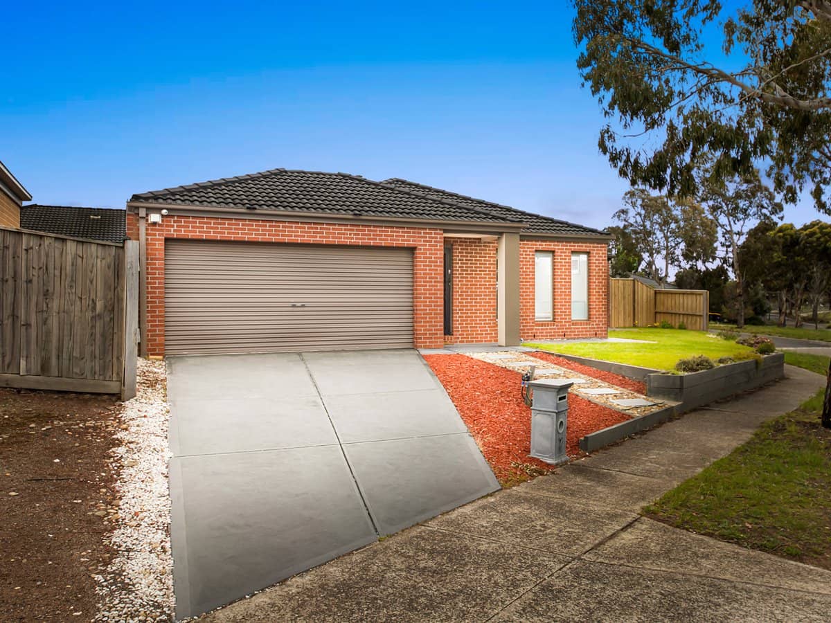 7 Tenax Walk, MANOR LAKES - Thumbnail 2