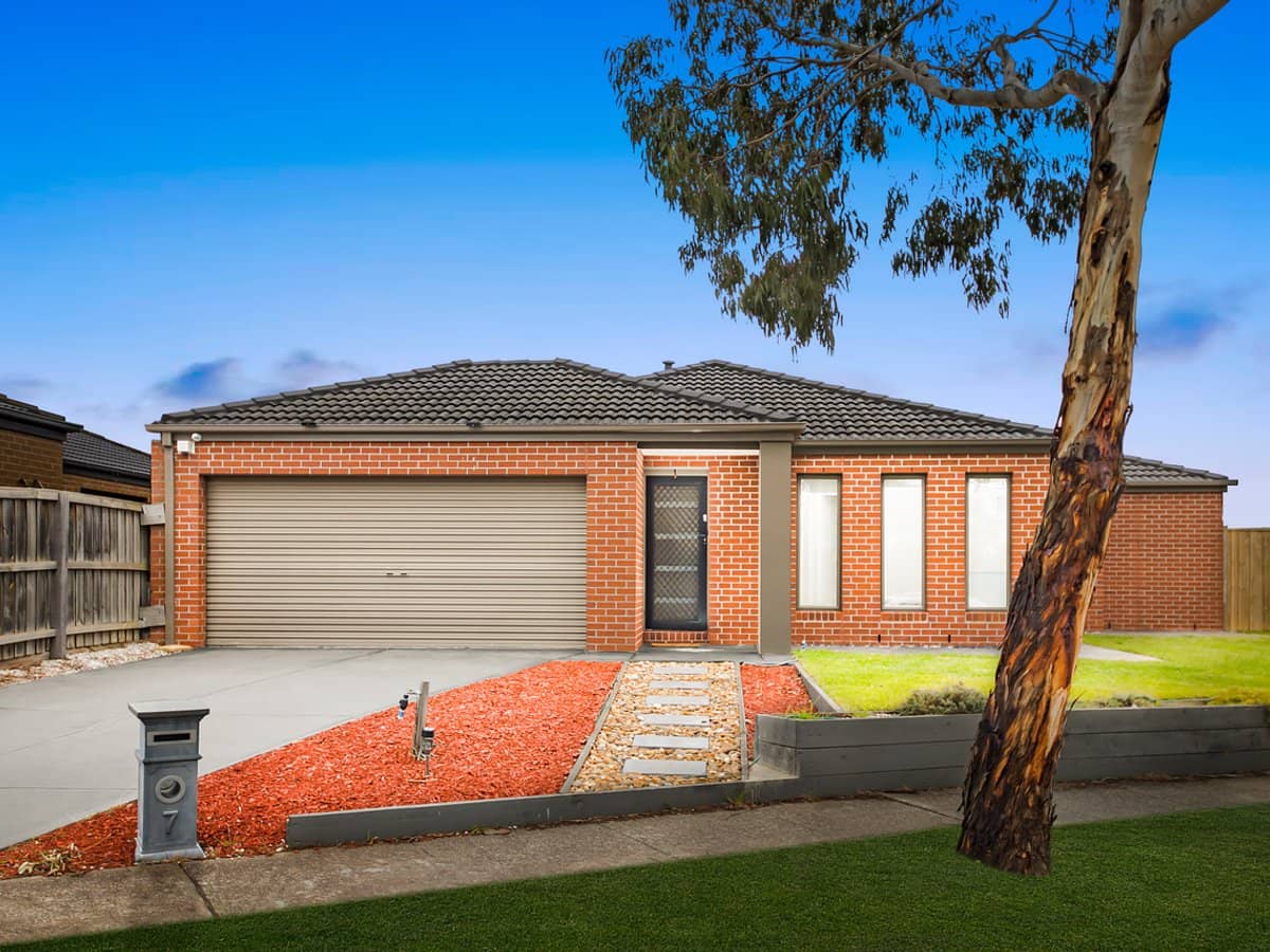 7 Tenax Walk, MANOR LAKES - Thumbnail 3