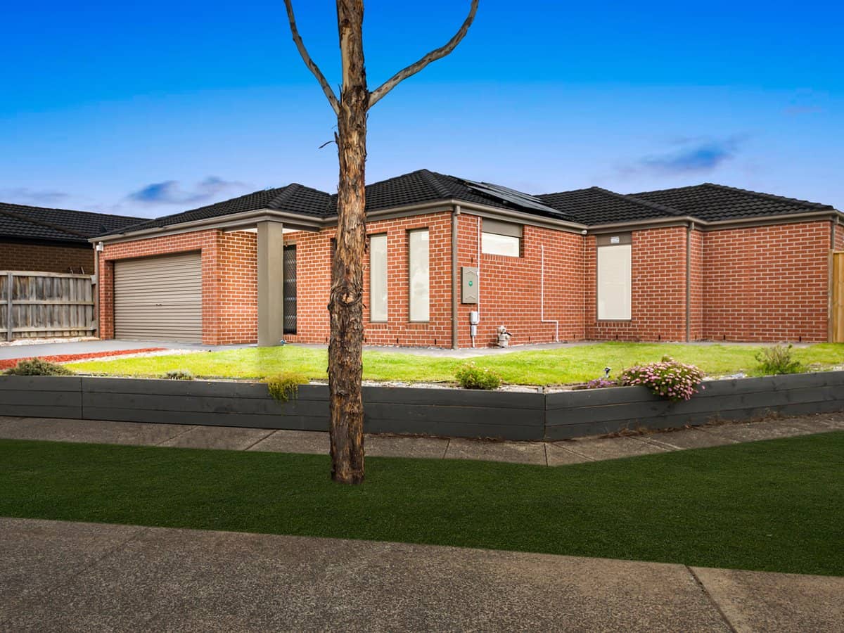 7 Tenax Walk, MANOR LAKES - Thumbnail 4