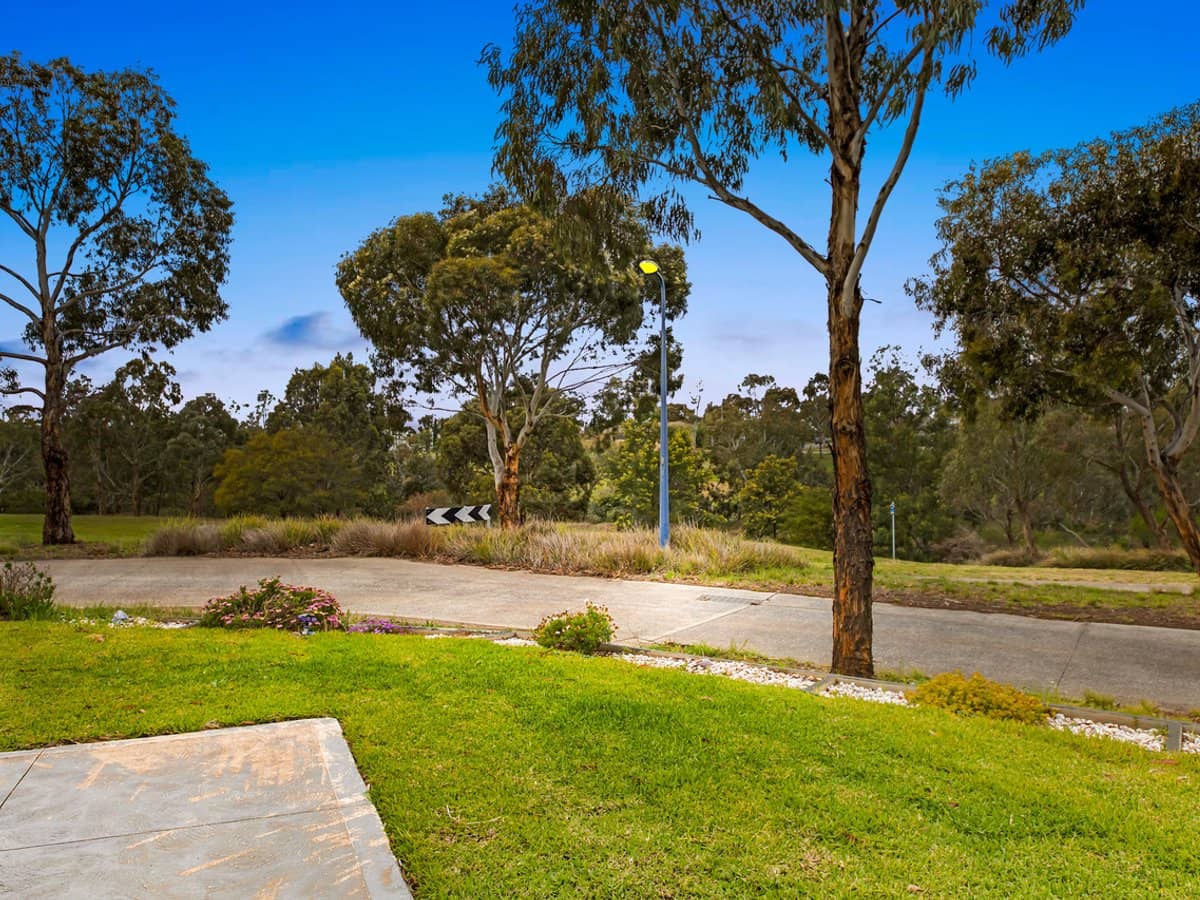 7 Tenax Walk, MANOR LAKES - Thumbnail 5