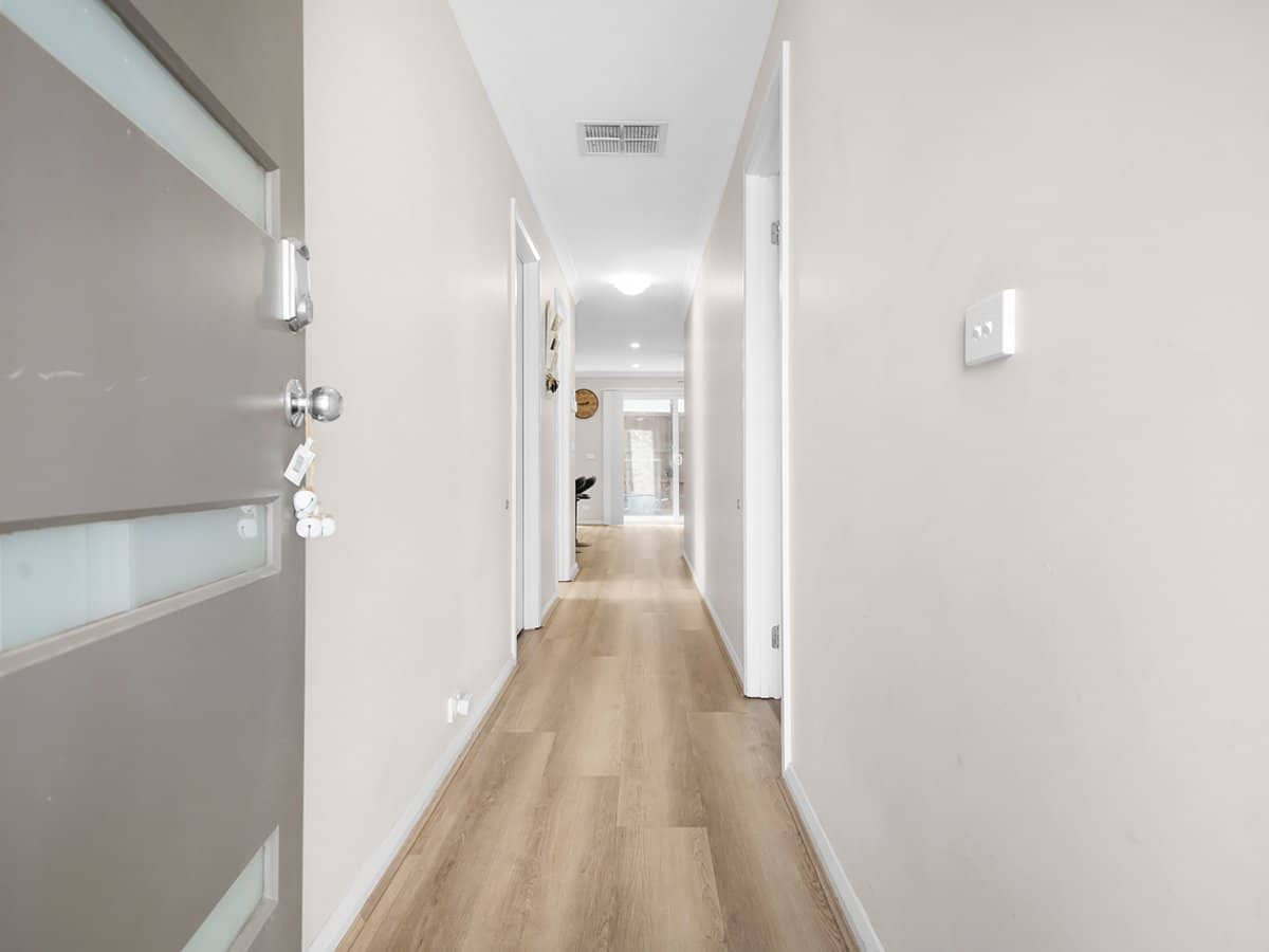 7 Tenax Walk, MANOR LAKES - Thumbnail 6