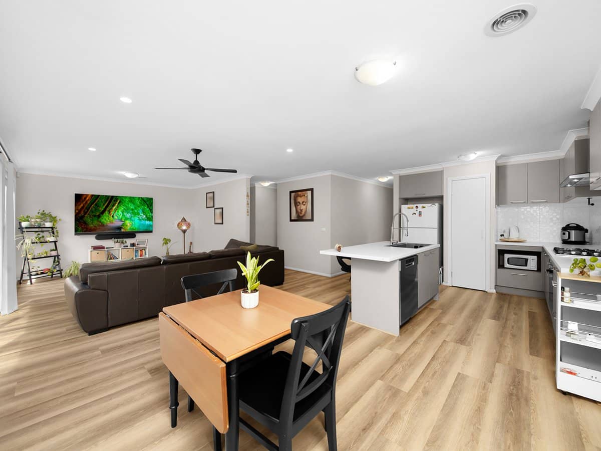 7 Tenax Walk, MANOR LAKES - Thumbnail 7