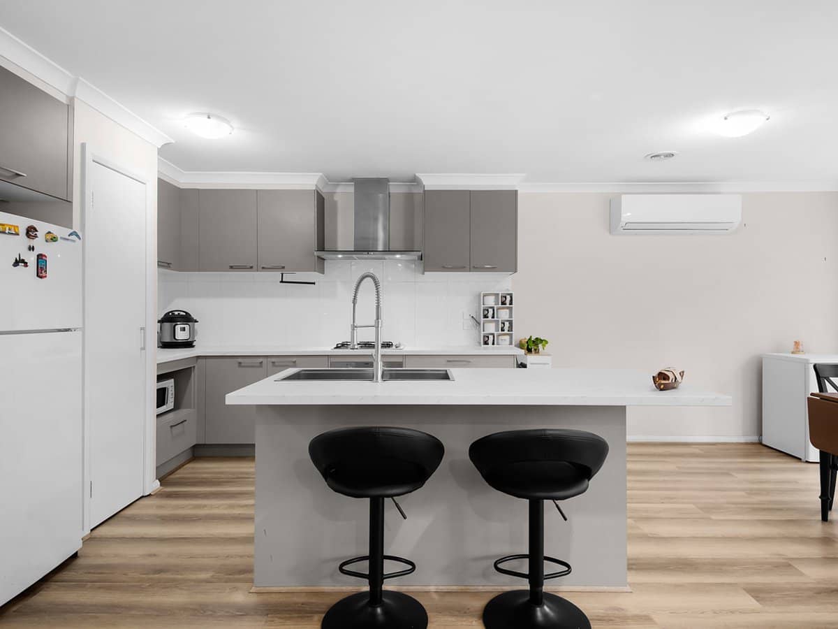 7 Tenax Walk, MANOR LAKES - Thumbnail 9