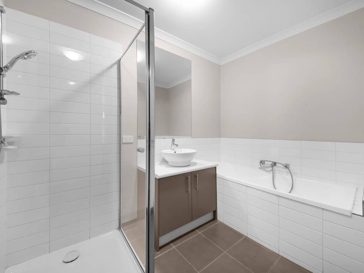 7 Tenax Walk, MANOR LAKES - Thumbnail 20