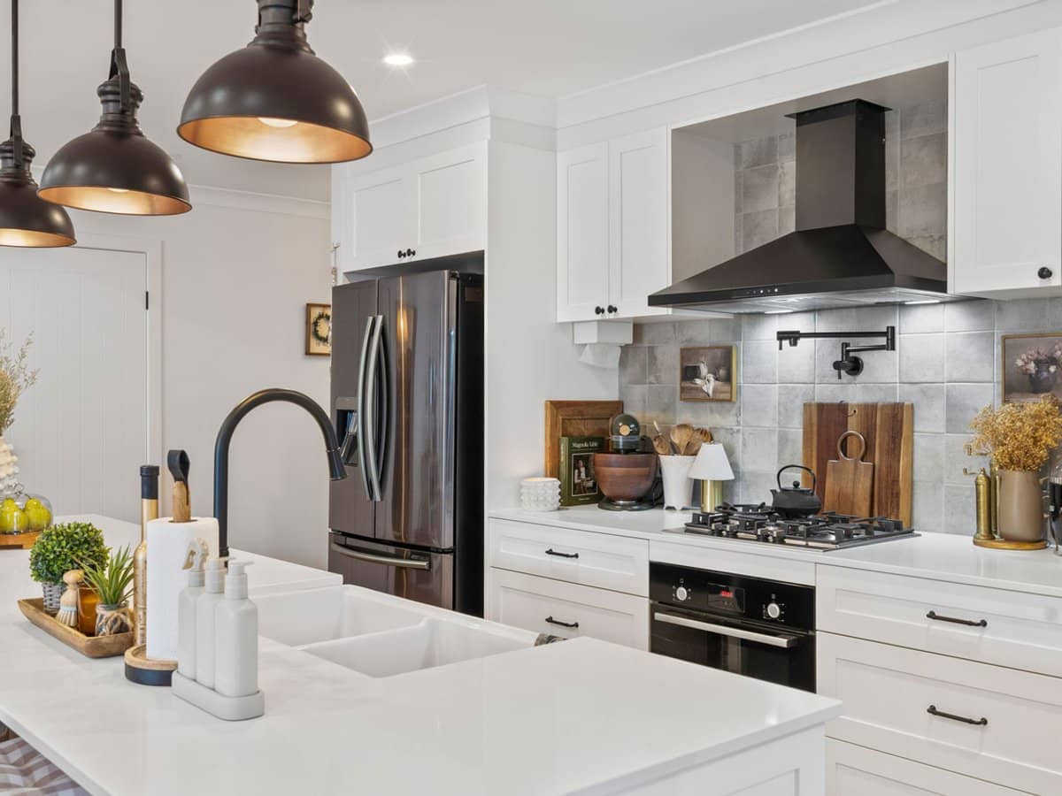 4 Riverbank Court, Ashmore - Thumbnail 2