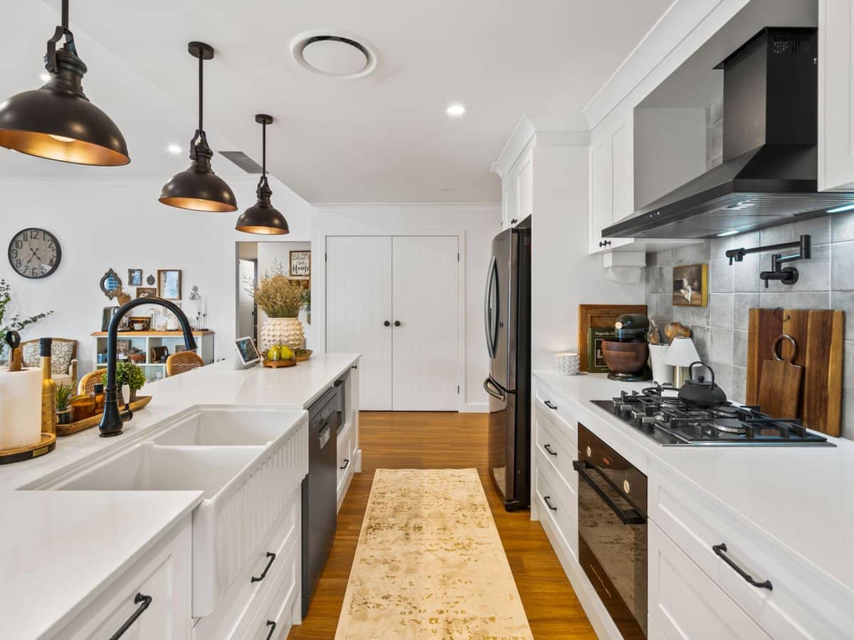 4 Riverbank Court, Ashmore - Thumbnail 4