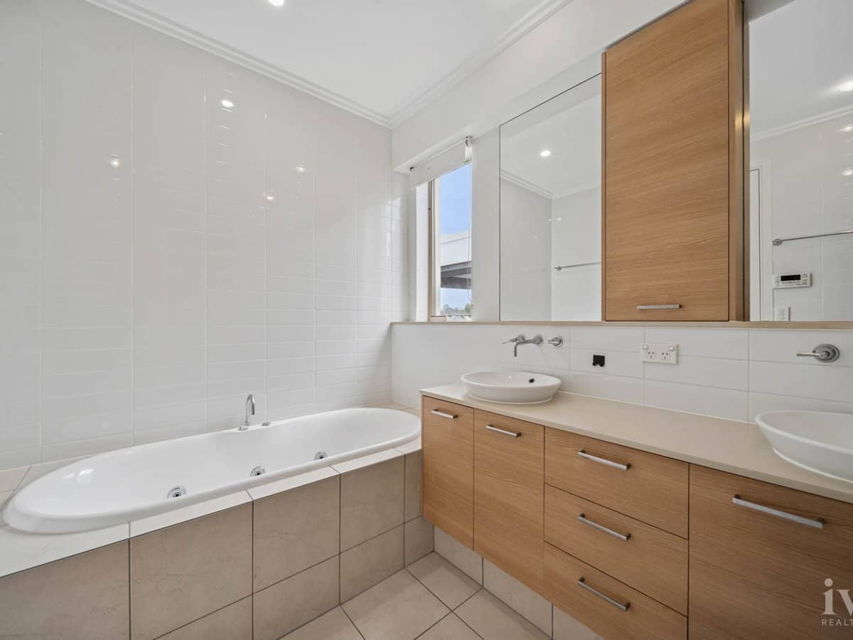 6094 Lugano Drive, Hope Island - Thumbnail 16