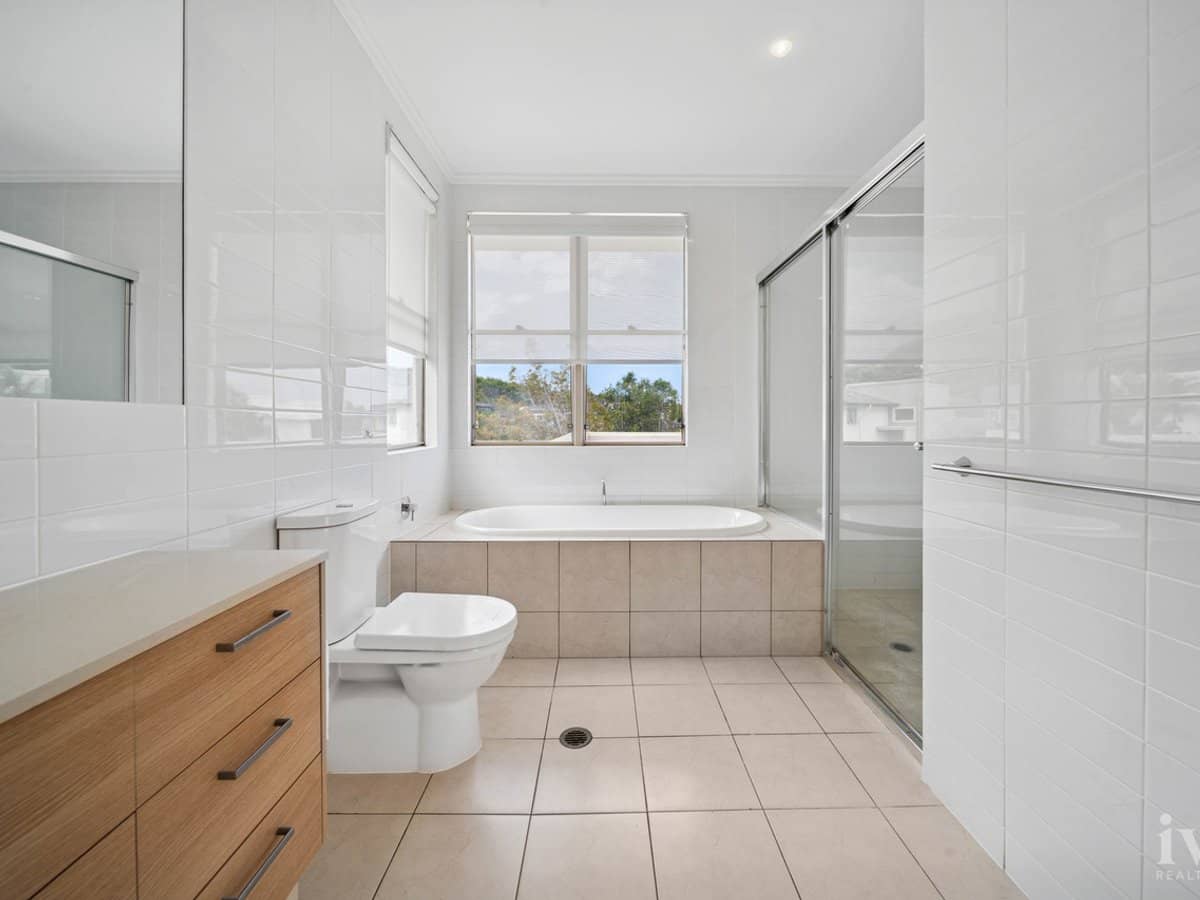 6094 Lugano Drive, Hope Island - Thumbnail 17