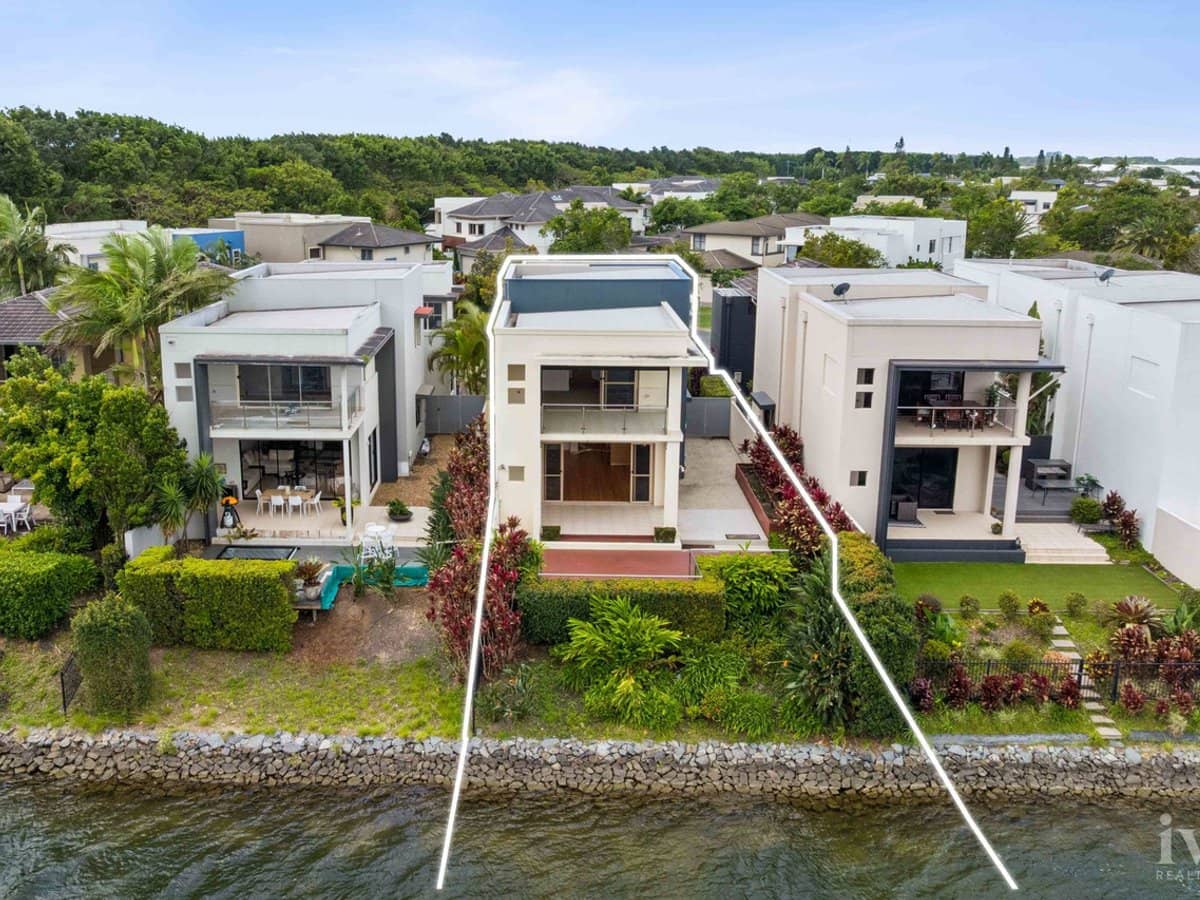 6094 Lugano Drive, Hope Island - Thumbnail 18