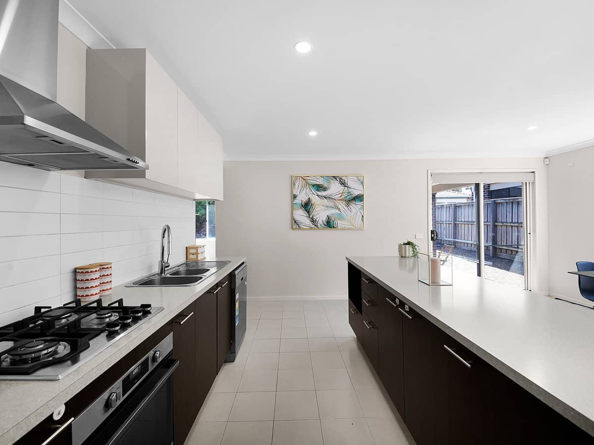 8 Kanto Court, MANOR LAKES - Thumbnail 4